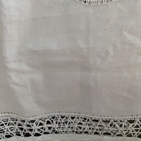 Antique Victorian Ecru Linen Lace Tablecloth - Picture 12 of 17